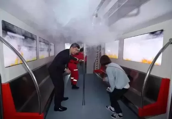 地铁紧急逃生指南:冷静应对,快速撤离,确保安全